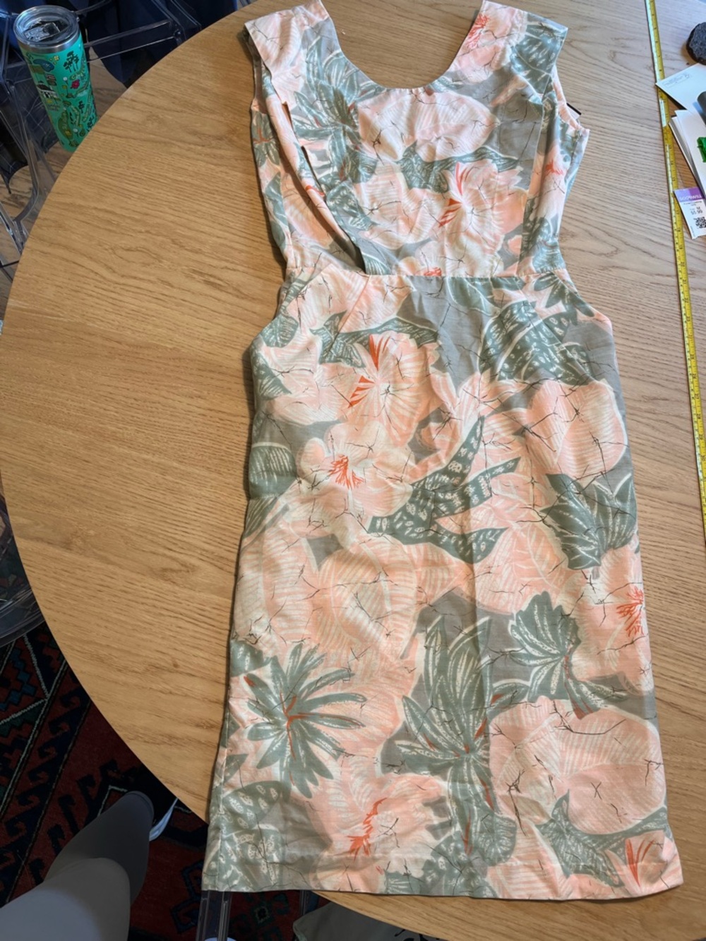 Vintage Floral Scoop Neck Sheath Dress in Peach & Sage
